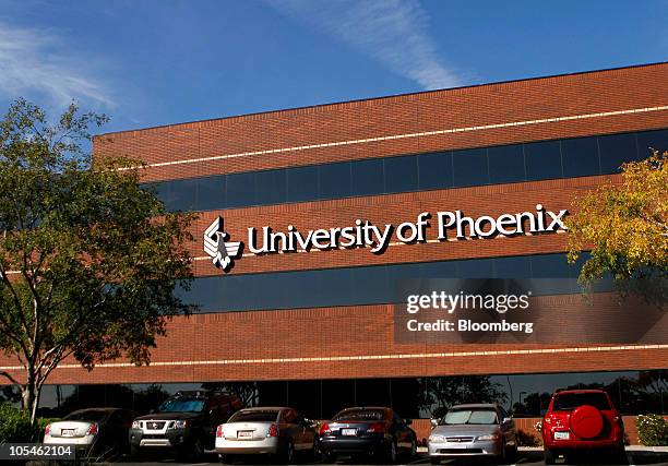 Ufs Phoenix 55,280 University Of Phoenix Photos & High Res Pictures - Getty Images