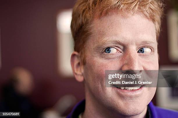 redhead smiling while looking right - smirking stock pictures, royalty-free photos & images