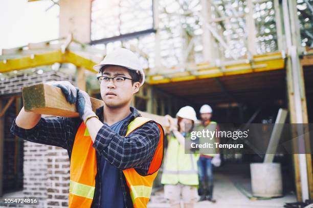 construction worker team porträt blick in die kamera. - carry foundation stock-fotos und bilder