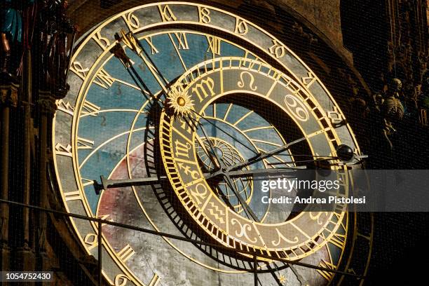 astronomical clock, old city square, prague - mecanismo de relógio imagens e fotografias de stock