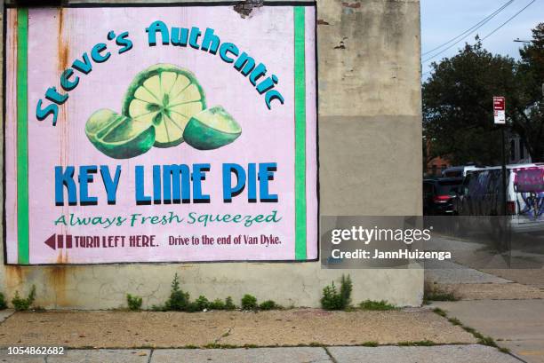 red hook, brooklyn: ad for steve’s authentic key lime pies - key lime pie stock pictures, royalty-free photos & images