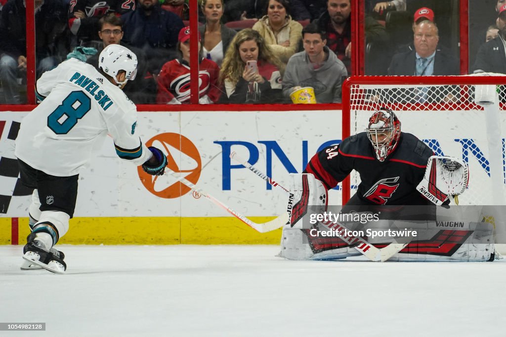 NHL: OCT 26 Sharks at Hurricanes