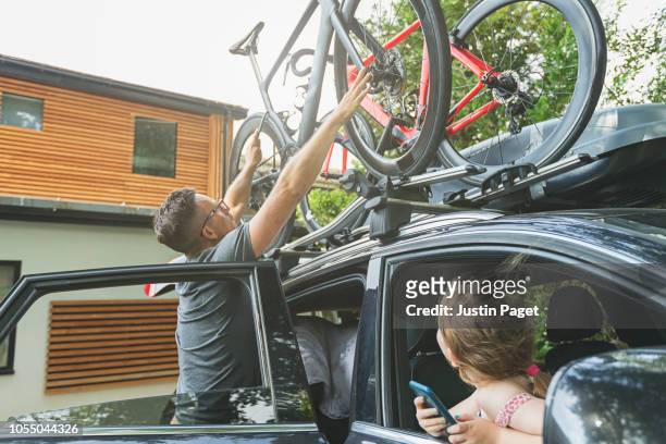 Man loading bikes onto car