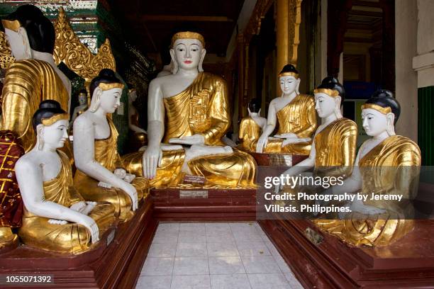 buddhas, shwedagon pagoda - shwedagon pagoda stock pictures, royalty-free photos & images