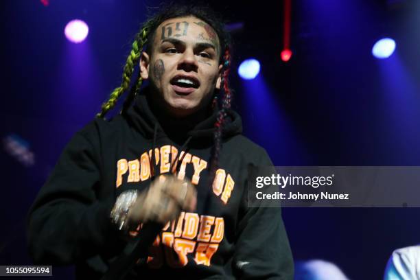 6ix9ine performs at 2018 Power105.1 Powerhouse NYC at Prudential Center on October 28, 2018 in Newark, New Jersey.