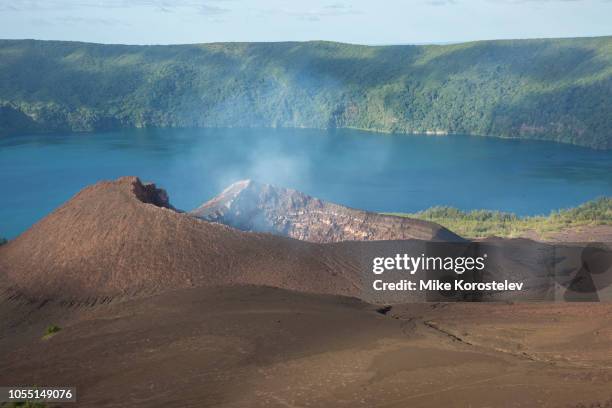 scenic view. caldera of tofua island, tonga - tonga photos et images de collection