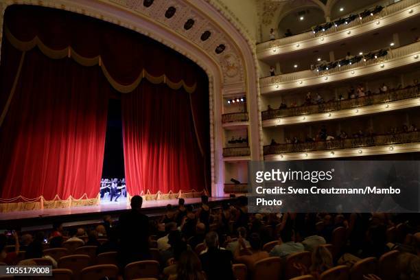 The curtain closes after Cuban ballet students performed during the opening session of the 26th Festival International de Ballet in the Gran Teatro...