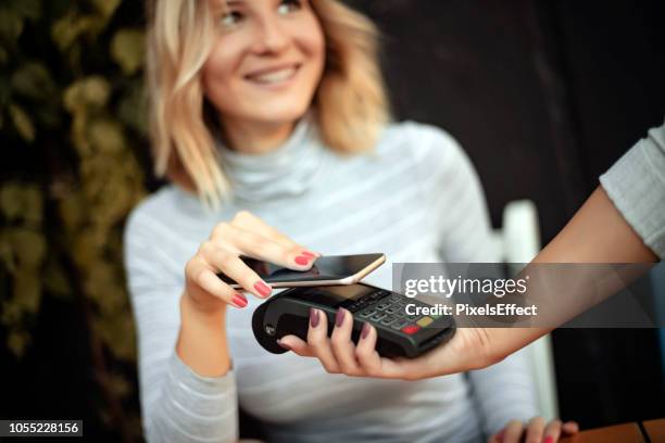 there's no easier way to pay - mobile to mobile payment stock pictures, royalty-free photos & images