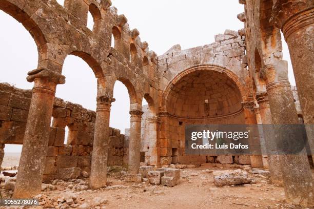 mushabbak basilica - aleppo photos et images de collection