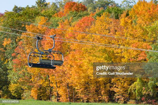 ski lift in autumn - collingwood ontario kanada bildbanksfoton och bilder