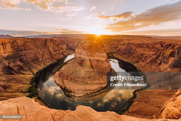 horseshoe bend during sunset - fiume colorado, arizona - page foto e immagini stock