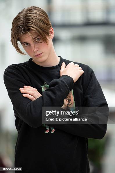 The singer Ruel stands in the Estrel Hotel at an interview... News ...