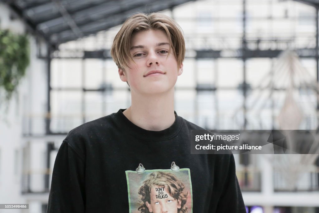 The singer Ruel stands in the Estrel Hotel at an interview... News ...