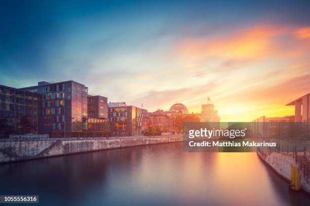 reichstag berlin city summer skyline with spree river and sunset - berlin sommer stock-fotos und bilder