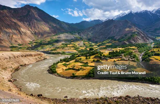 tajikistan, the pamir, panj valley - asia central fotografías e imágenes de stock