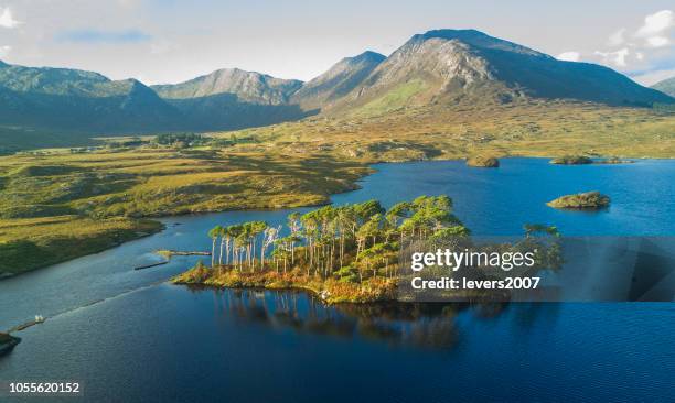 derryclare lough, connemara, galway, ireland. - ireland coastline stock pictures, royalty-free photos & images