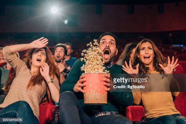 rädd vänner spilla popcorn på bio - hot love bildbanksfoton och bilder