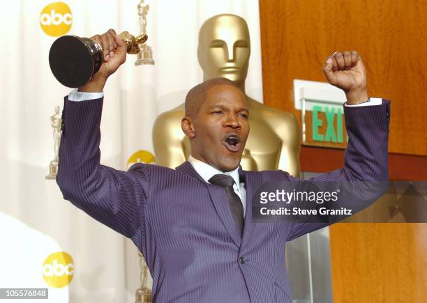 Jamie Foxx, winner Best Actor in a Leading Role for "Ray"