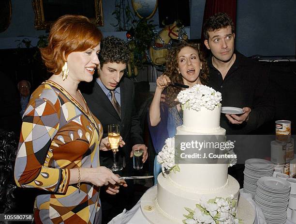 Molly Ringwald, Jason Biggs, Jenn Harris and Craig Bierko cut cake created by Sylvia Weinstock