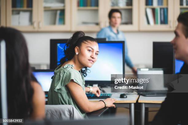 Female Computer Lab Computer Lab High School With Computer Screen Photos et images de ...