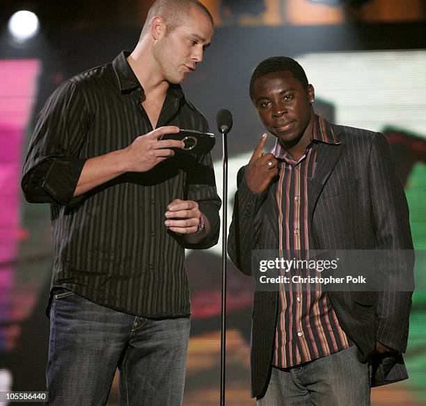 Bobby Crosby and Freddy Adu present the award for Best First Person Action Game to Halo 2