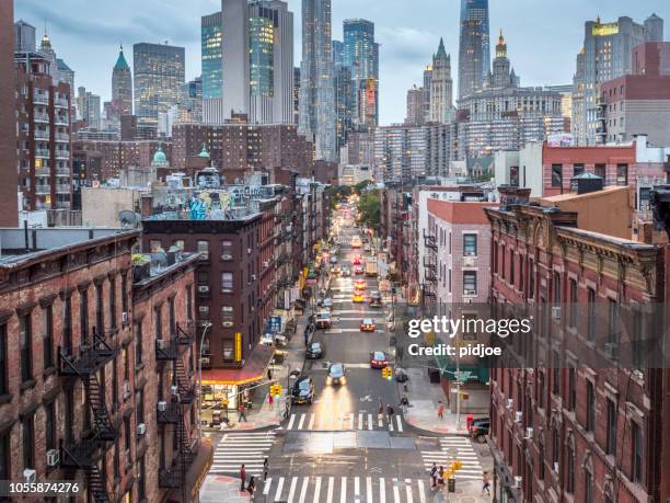 lägre manhattan stadsbilden - chinatown - new york street bildbanksfoton och bilder
