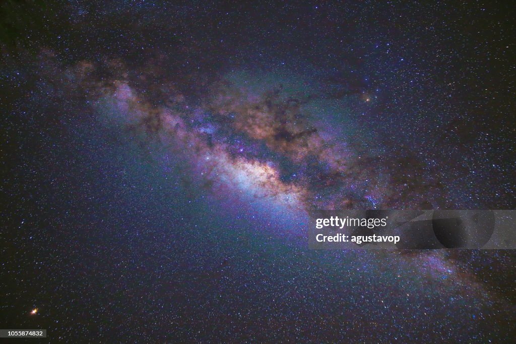 Vía Láctea galaxia anterior aislado de los Andes peruanos - paisaje de estrellas por la noche, Perú