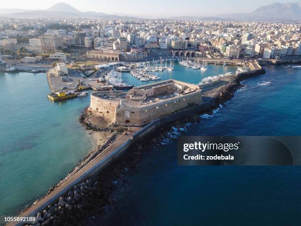 luchtfoto van heraklion, de hoofdstad van kreta eiland - stock beeld - herakleion stockfoto's en -beelden