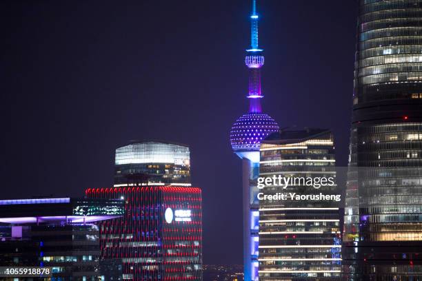 colorful shanghai landmark building--oriental pearl tower building in the night,shanghai,china - torre oriental pearl imagens e fotografias de stock