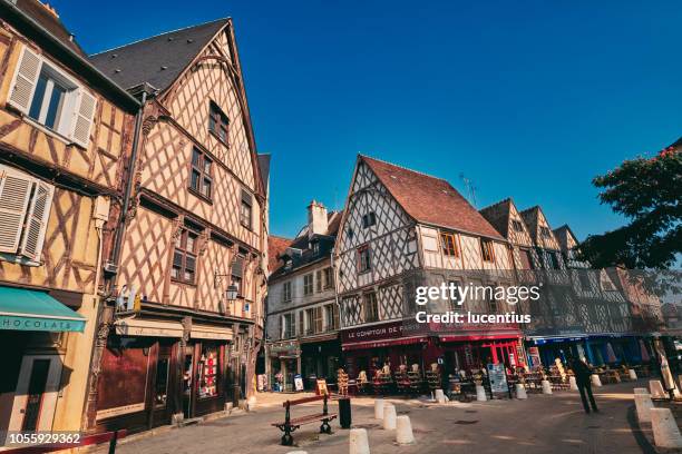 ort gordaine, bourges, auvergne, frankreich - auvergne stock-fotos und bilder