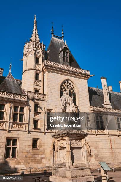 palais jacques coeur, bourges, auvergne, frankreich - bourges stock-fotos und bilder