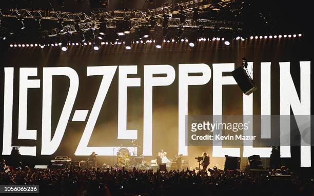 sagging Stipendium Spændende 526 Led Zeppelin Tribute Concert Photos and Premium High Res Pictures -  Getty Images