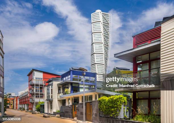 innovative architecture in neighbourhood of västra hamnen (western harbour) against the backdrop of the neo-futurist residential skyscraper 'the turning torso', malmö, scania, sweden, july 25, 2016 - västra usa fotografías e imágenes de stock