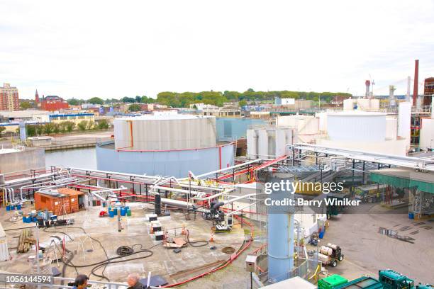 newtown creek shoreside oil facility, queens, ny - newtown creek pollution stock pictures, royalty-free photos & images