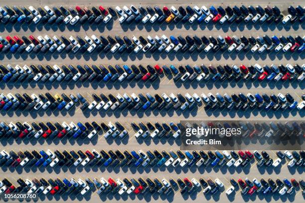 aerial view of rows of cars - car in car park stock pictures, royalty-free photos & images