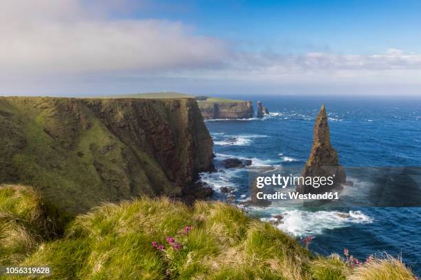 uk, scotland, caithness, coast of duncansby head, duncansby stacks - rock formation stock pictures, royalty-free photos & images