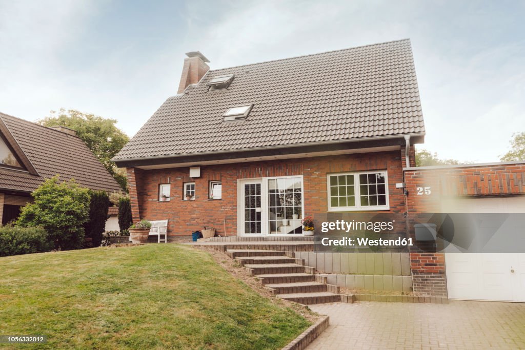 One-family house with garden and driveway