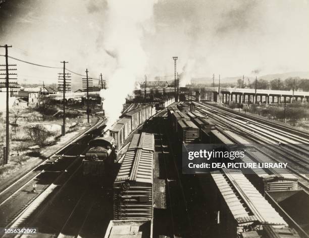 Trains in a station in the United States of America, early 20th century.