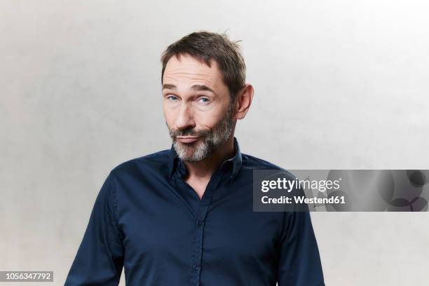 portrait of businessman - arrogant stockfoto's en -beelden