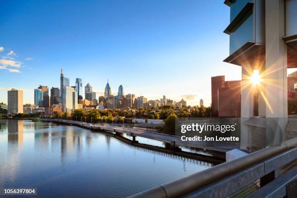 downtown philadelphia skyline with schuylkill river and boardwalk from south street bridge - schuylkill river photos et images de collection