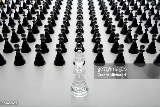 white king who governs a black pawn - pawn chess piece stock-fotos und bilder