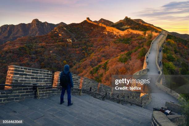 young hiker at great wall ,beijing,china - china tourism stock pictures, royalty-free photos & images