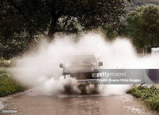 four wheel drive in puddle - car splashing stock pictures, royalty-free photos & images