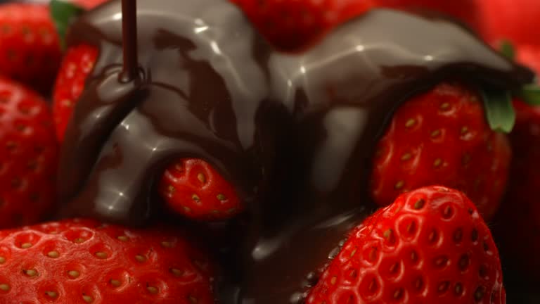 https://media.gettyimages.com/id/105651655/video/chocolate-onto-strawberries-slow-motion.jpg?b=1&s=640x640&k=20&c=6VctKmeN1qIoEKLwteF3EvHRWgL-R3Q_laQDOeANt14=