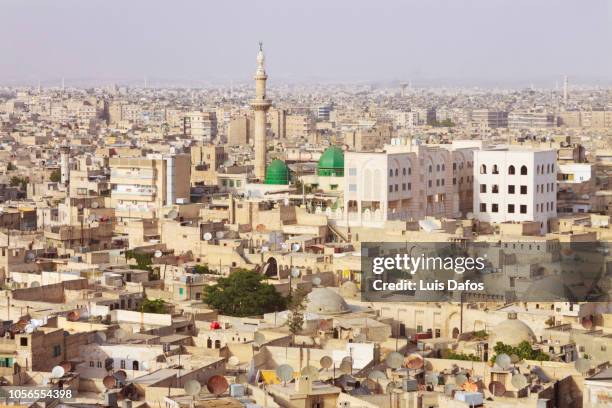 aleppo cityscape - halep fotografías e imágenes de stock