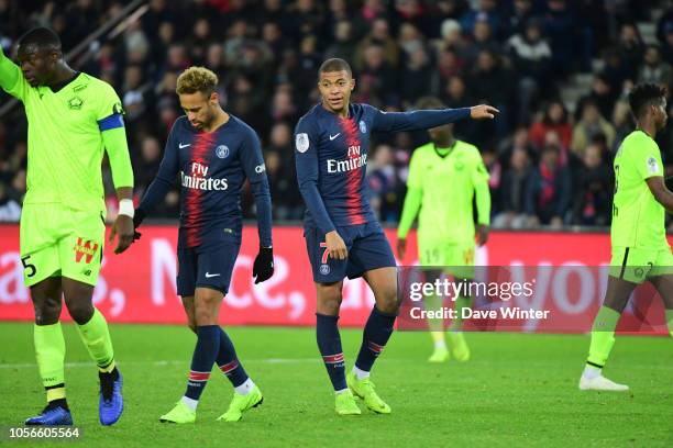 Kylian Mbappe of PSG and Neymar JR of PSG during the Ligue 1 match between Paris Saint Germain and Lille at Parc des Princes on November 2, 2018 in...