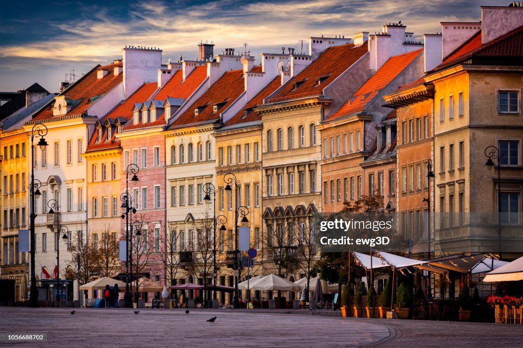 Krakowskie Przedmieście straat in de ochtend, Warsaw, Polen