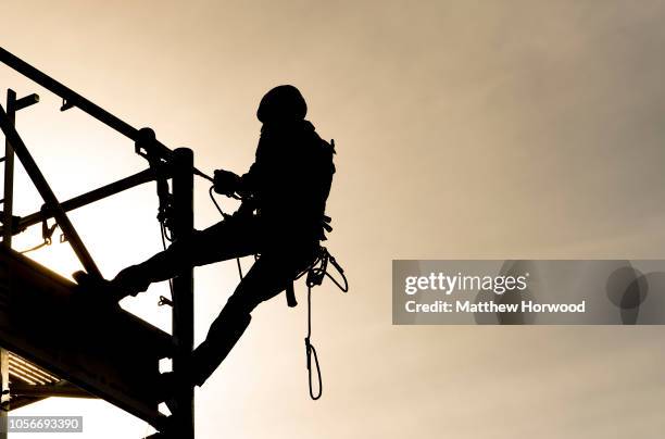 Scaffold Guys Ropes Rope Scaffolding Photos and Premium High Res Pictures - Getty Images