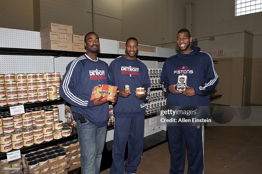 Detroit Pistons Help Feed The Town