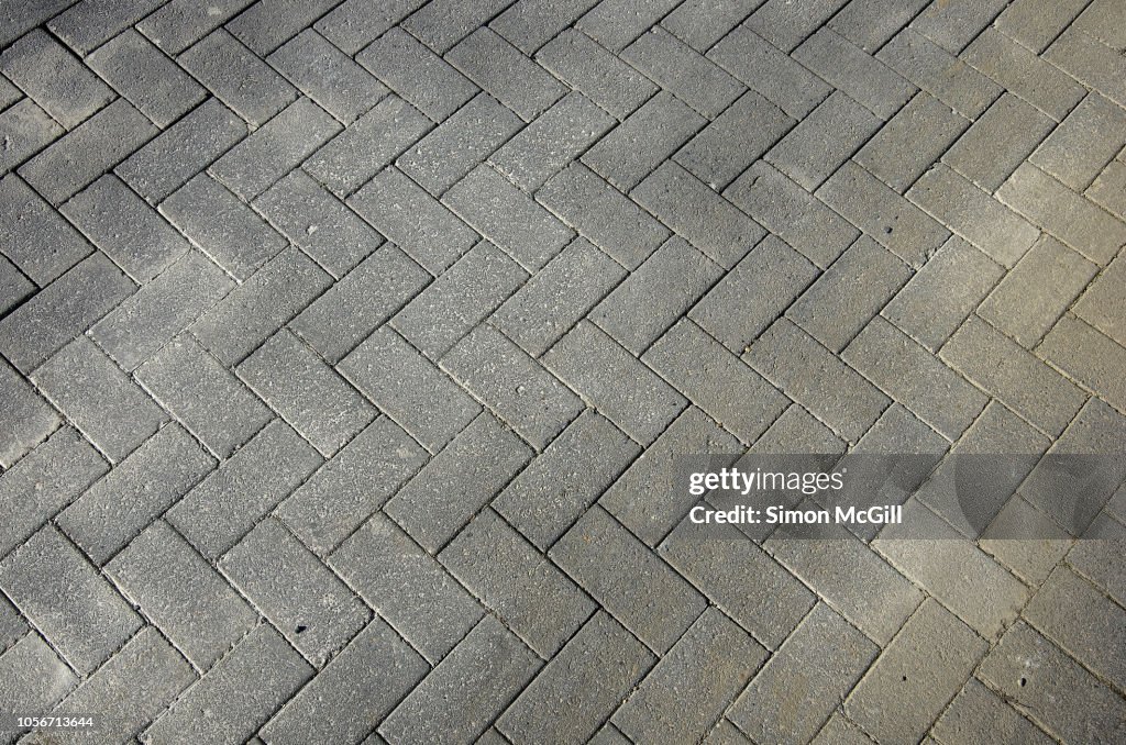 Rectangular Pattern Metallic Stone Herringbone Paver Stone Grey Rectangular Paving Stones In A